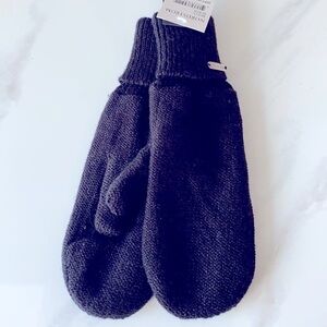 Steve Madden Black Mittens New With Tags Awesome holiday gift. OS
C